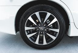 2017 Nissan Altima - Image 16