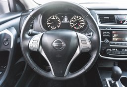 2017 Nissan Altima - Image 30