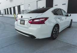 2017 Nissan Altima - Image 18