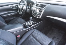 2017 Nissan Altima - Image 25