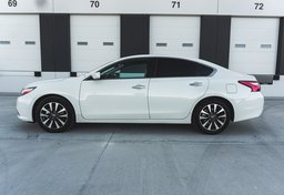 2017 Nissan Altima - Image 14