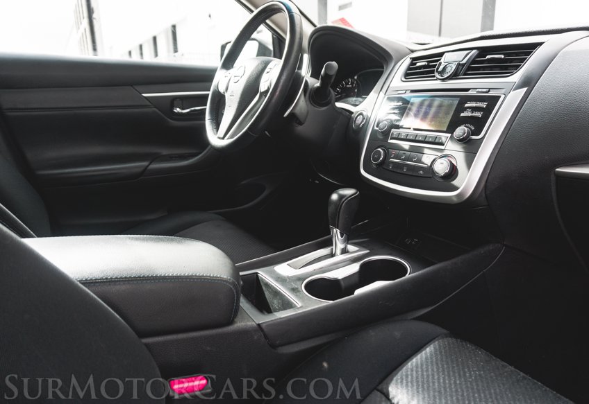 2017 Nissan Altima - Image 38