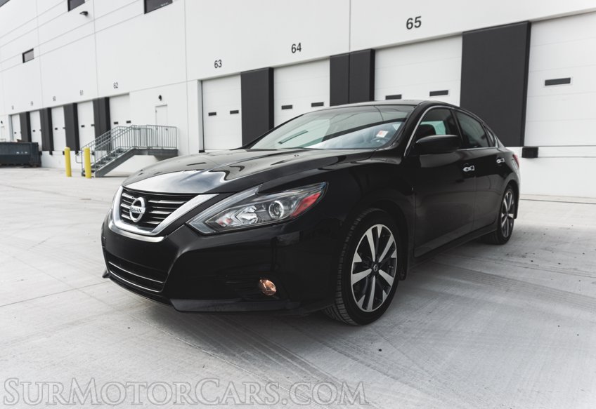 2017 Nissan Altima - Image 2