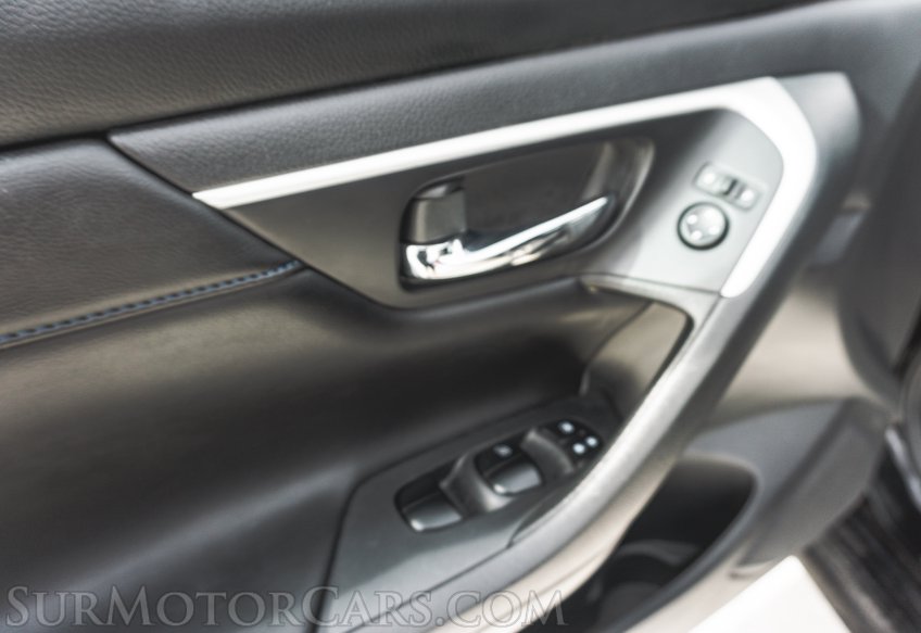 2017 Nissan Altima - Image 32