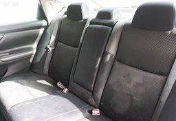 2017 Nissan Altima - Image 31