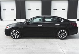 2017 Nissan Altima - Image 10