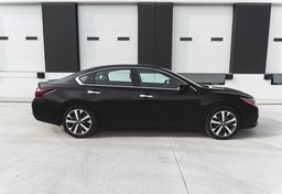 2017 Nissan Altima - Image 7