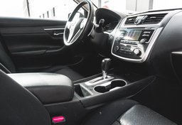 2017 Nissan Altima - Image 38