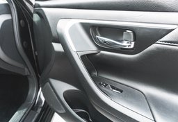 2017 Nissan Altima - Image 20