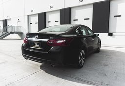 2017 Nissan Altima - Image 15