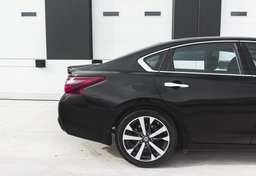 2017 Nissan Altima - Image 9