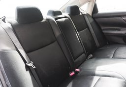 2017 Nissan Altima - Image 28