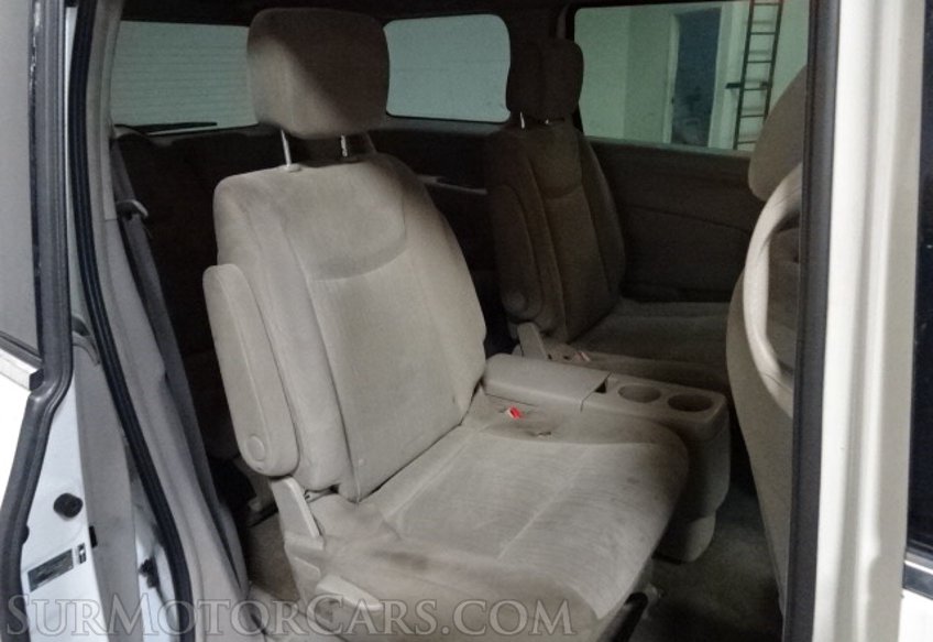 2015 Nissan Quest - Image 28