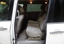 2015 Nissan Quest - Image 25