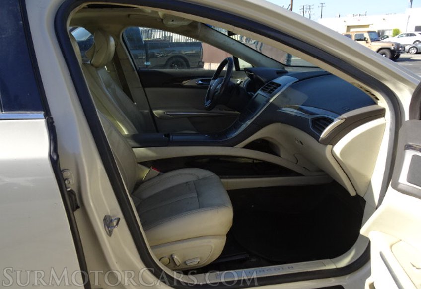 2015 Lincoln MKZ - Image 28