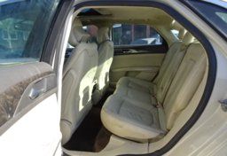 2015 Lincoln MKZ - Image 31