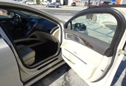 2015 Lincoln MKZ - Image 22