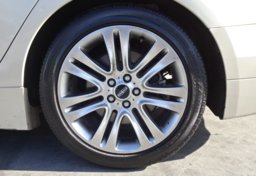 2015 Lincoln MKZ - Image 17