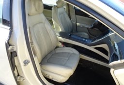 2015 Lincoln MKZ - Image 26