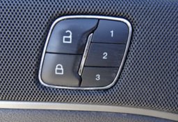 2015 Lincoln MKZ - Image 42