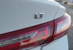2020 Chevrolet Malibu - Image 20