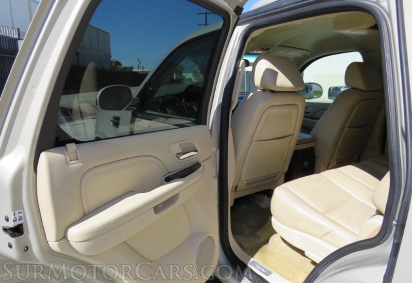 2007 Cadillac Escalade - Image 25