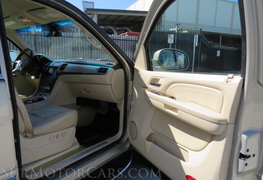 2007 Cadillac Escalade - Image 24