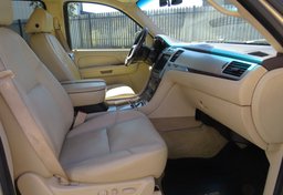 2007 Cadillac Escalade - Image 30