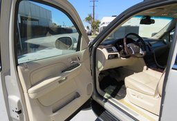 2007 Cadillac Escalade - Image 23