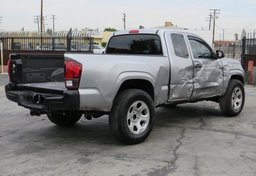 2018 Toyota Tacoma - Image 10
