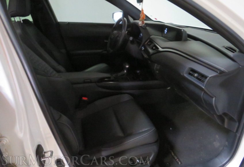 2021 Lexus UX 200 - Image 18