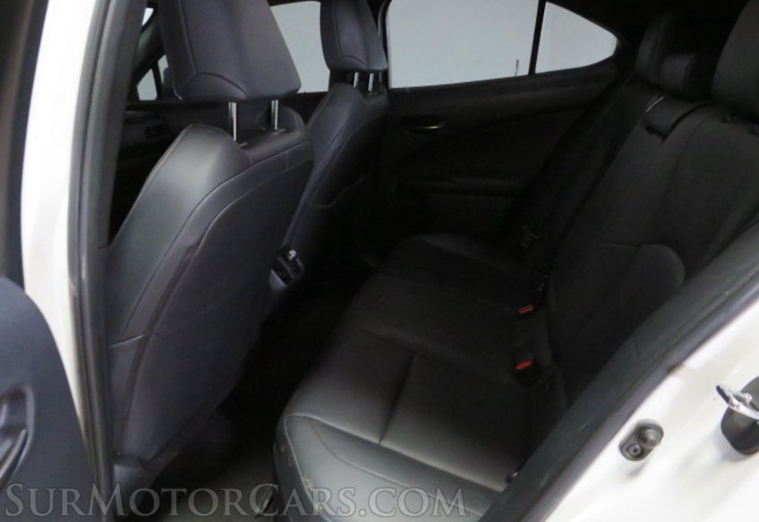 2021 Lexus UX 200 - Image 25