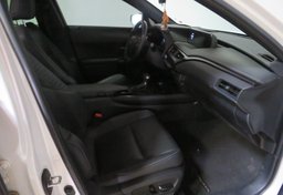 2021 Lexus UX 200 - Image 18