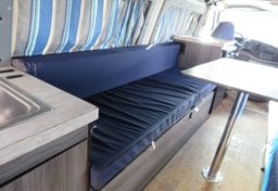 1998 Ford E-350 4X4 - Image 124