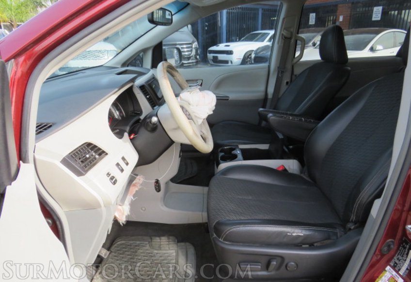 2014 Toyota Sienna - Image 22