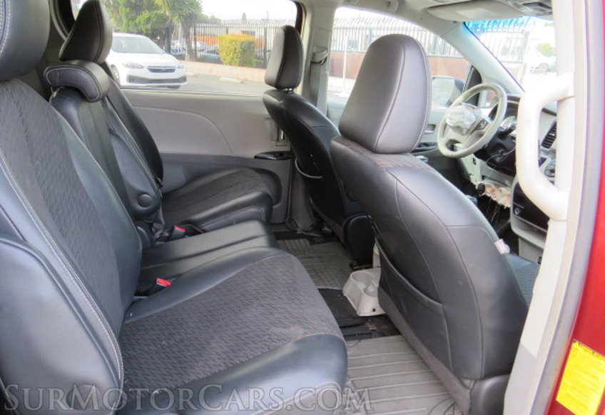 2014 Toyota Sienna - Image 30