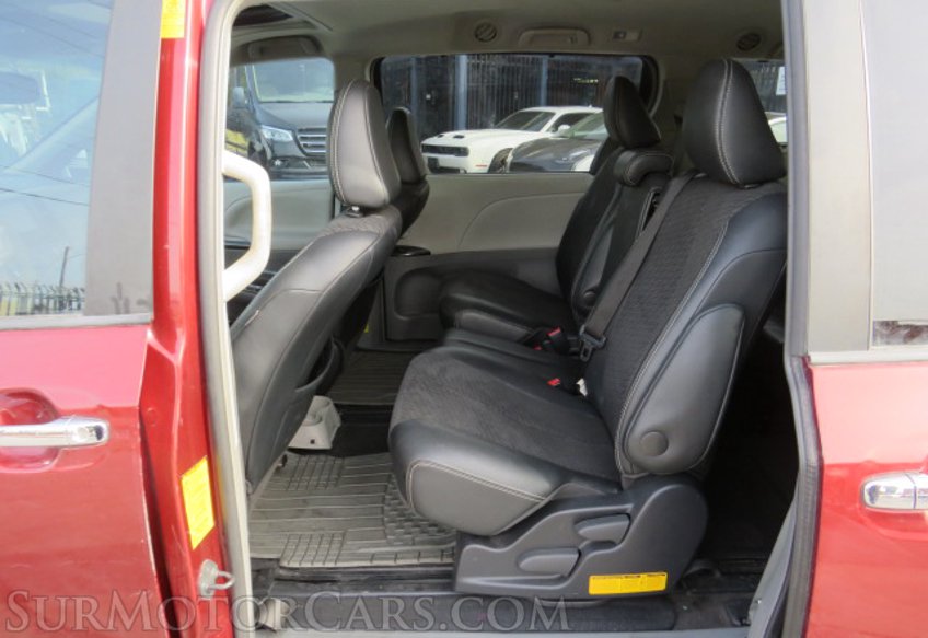 2014 Toyota Sienna - Image 24