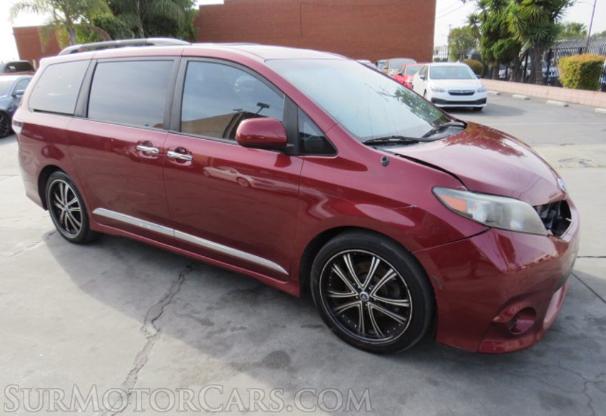 2014 Toyota Sienna - Image 2
