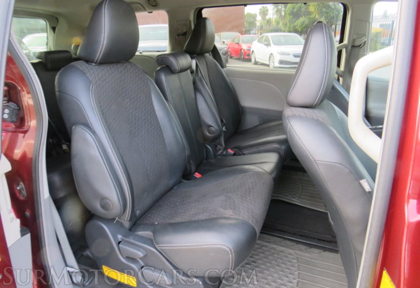 2014 Toyota Sienna - Image 29