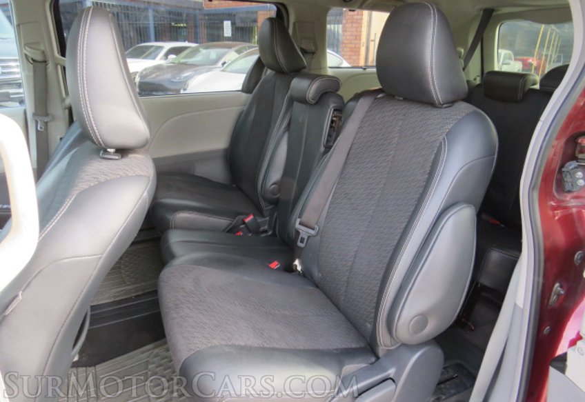 2014 Toyota Sienna - Image 32