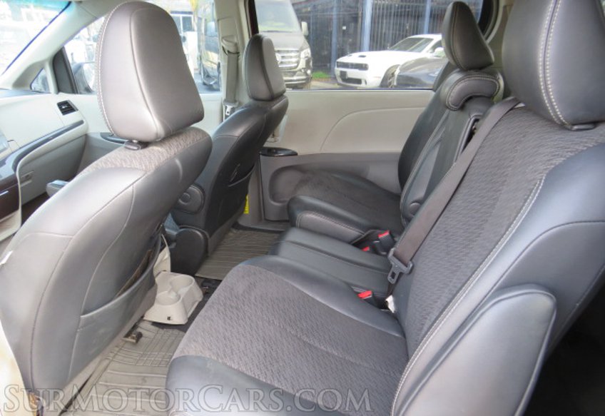 2014 Toyota Sienna - Image 28