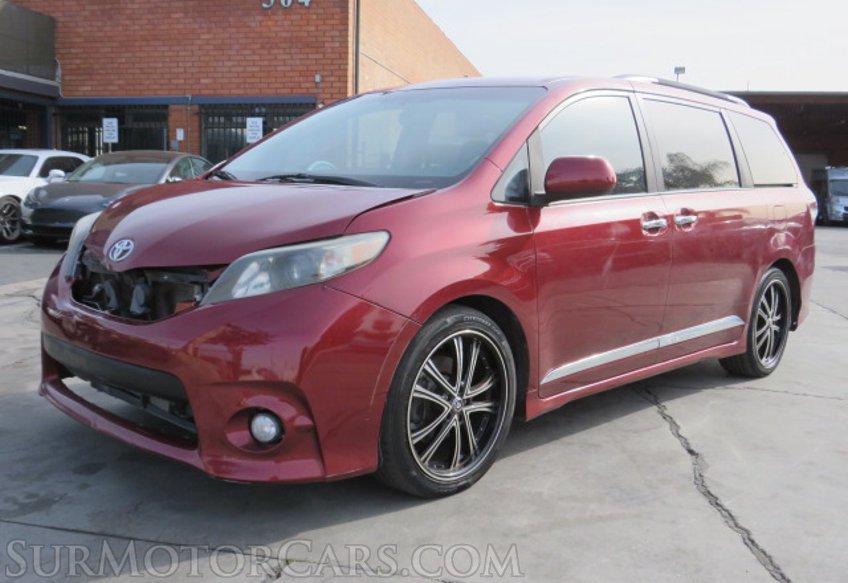 2014 Toyota Sienna - Image 3