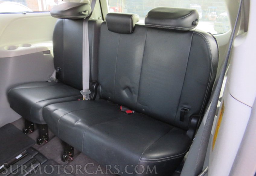 2014 Toyota Sienna - Image 31