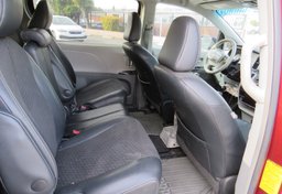 2014 Toyota Sienna - Image 30