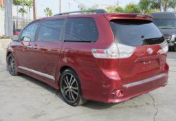 2014 Toyota Sienna - Image 9