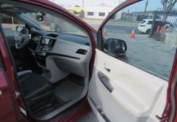 2014 Toyota Sienna - Image 20