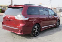 2014 Toyota Sienna - Image 10