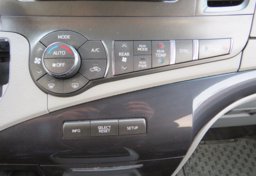 2014 Toyota Sienna - Image 44