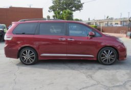 2014 Toyota Sienna - Image 6