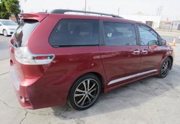 2014 Toyota Sienna - Image 8